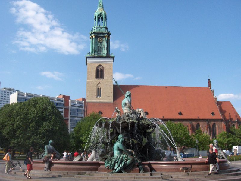 Brunnen am roten Rathaus